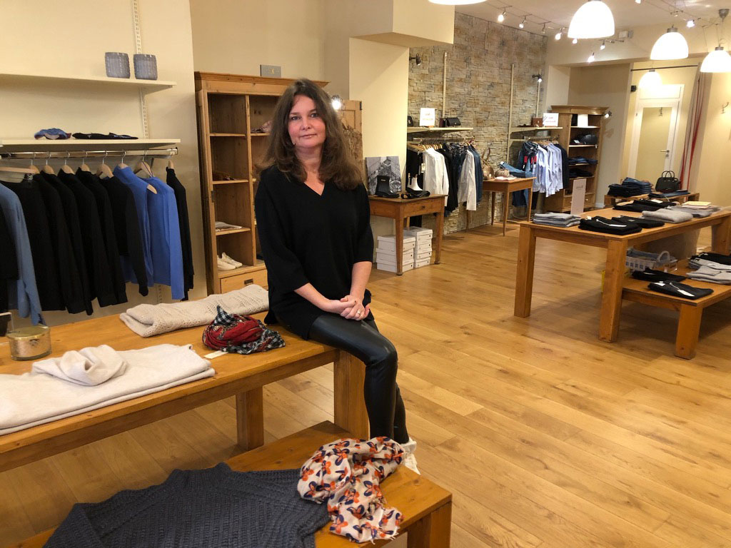 Über uns Frau Guthof stellt Ihren Damenmode Atelier vor